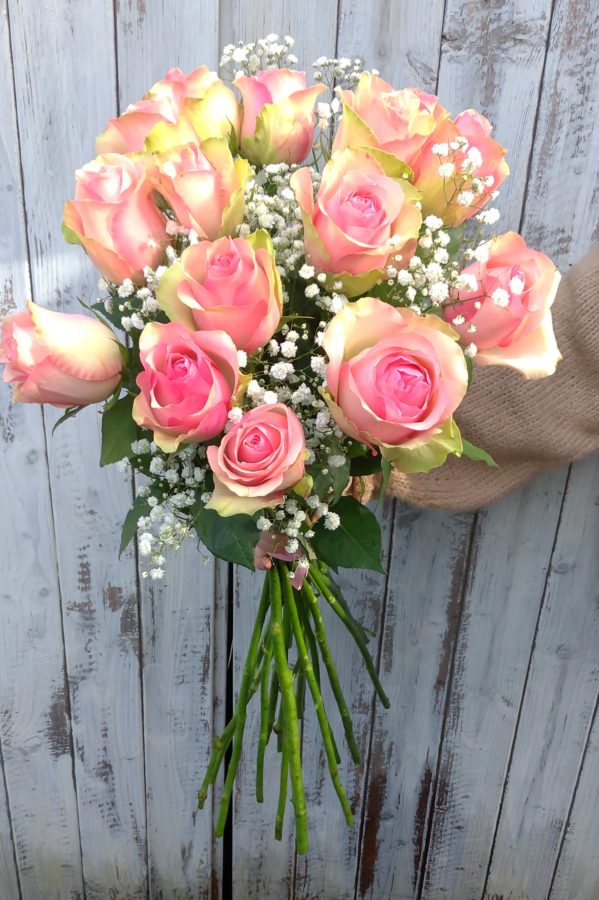 Bouquet de grandes roses roses