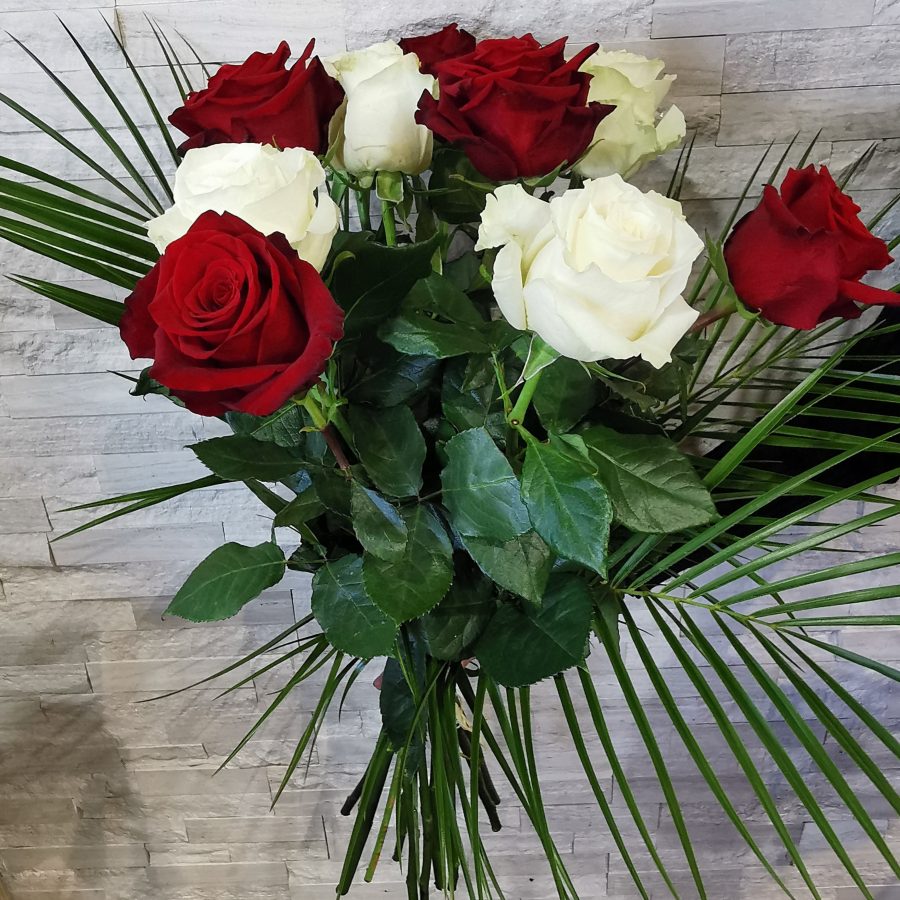 Bouquet de GRANDES roses ROUGES ET BLANCHES et FEUILLAGE - Livraison  Toulouse - Calypso Fleurs