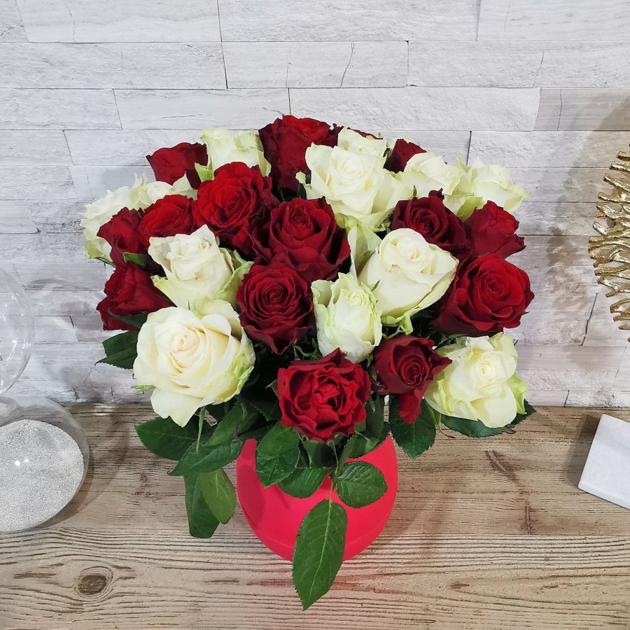 Bouquet de PETITES roses ROUGES ET BLANCHES - Livraison Toulouse - Calypso  Fleurs